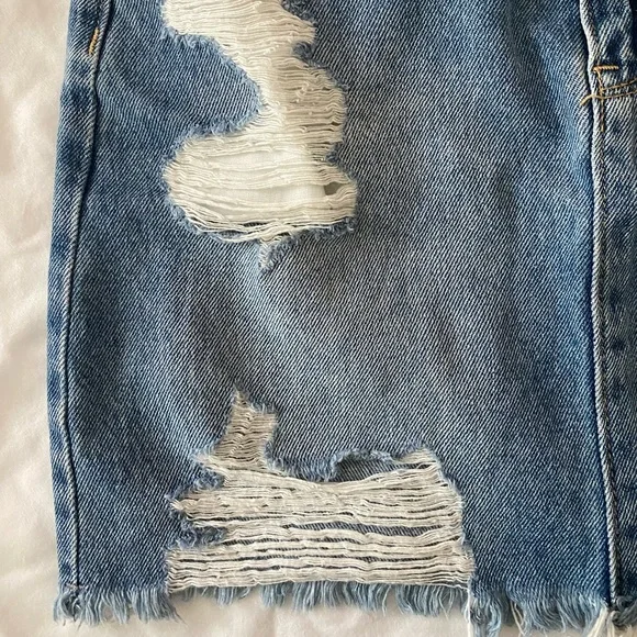 Hollister light wash denim mini skirt - Picture 3 of 8